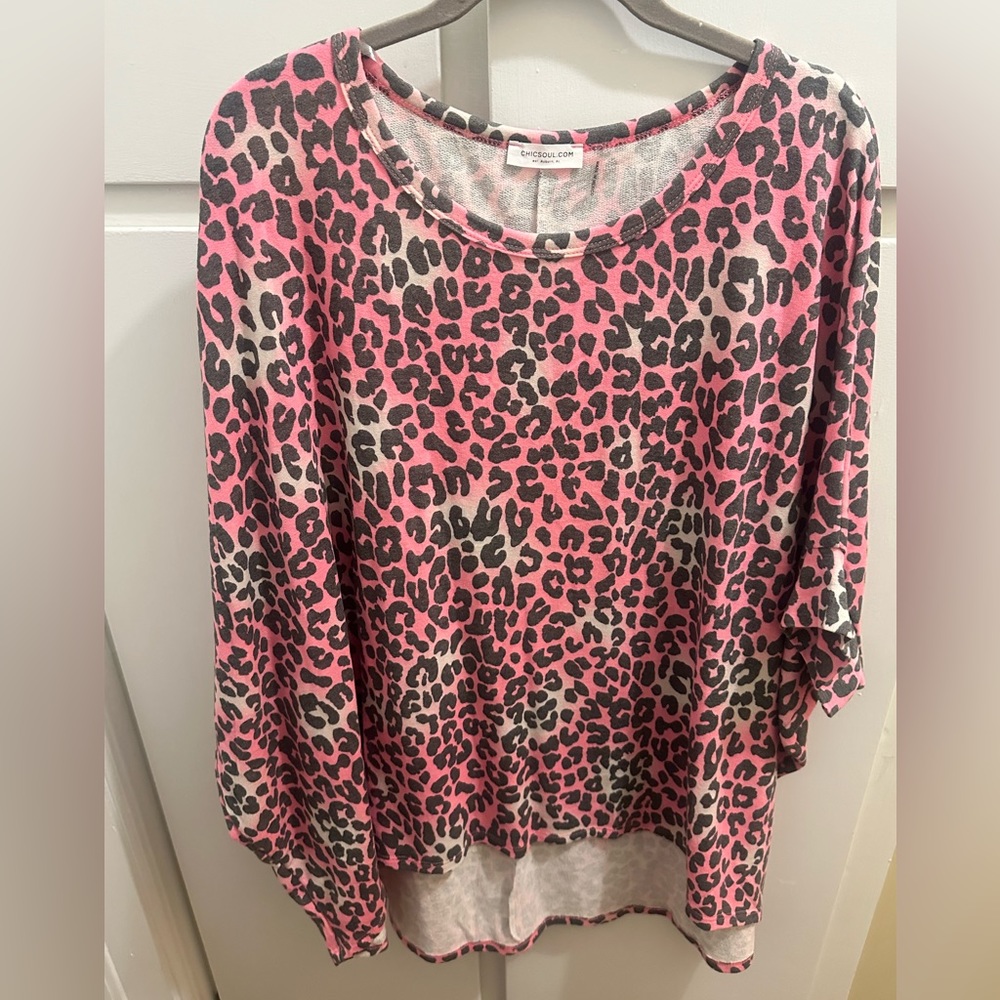 Sz 2x (oversized) ChicSoul leopard print top with dolman sleeves
